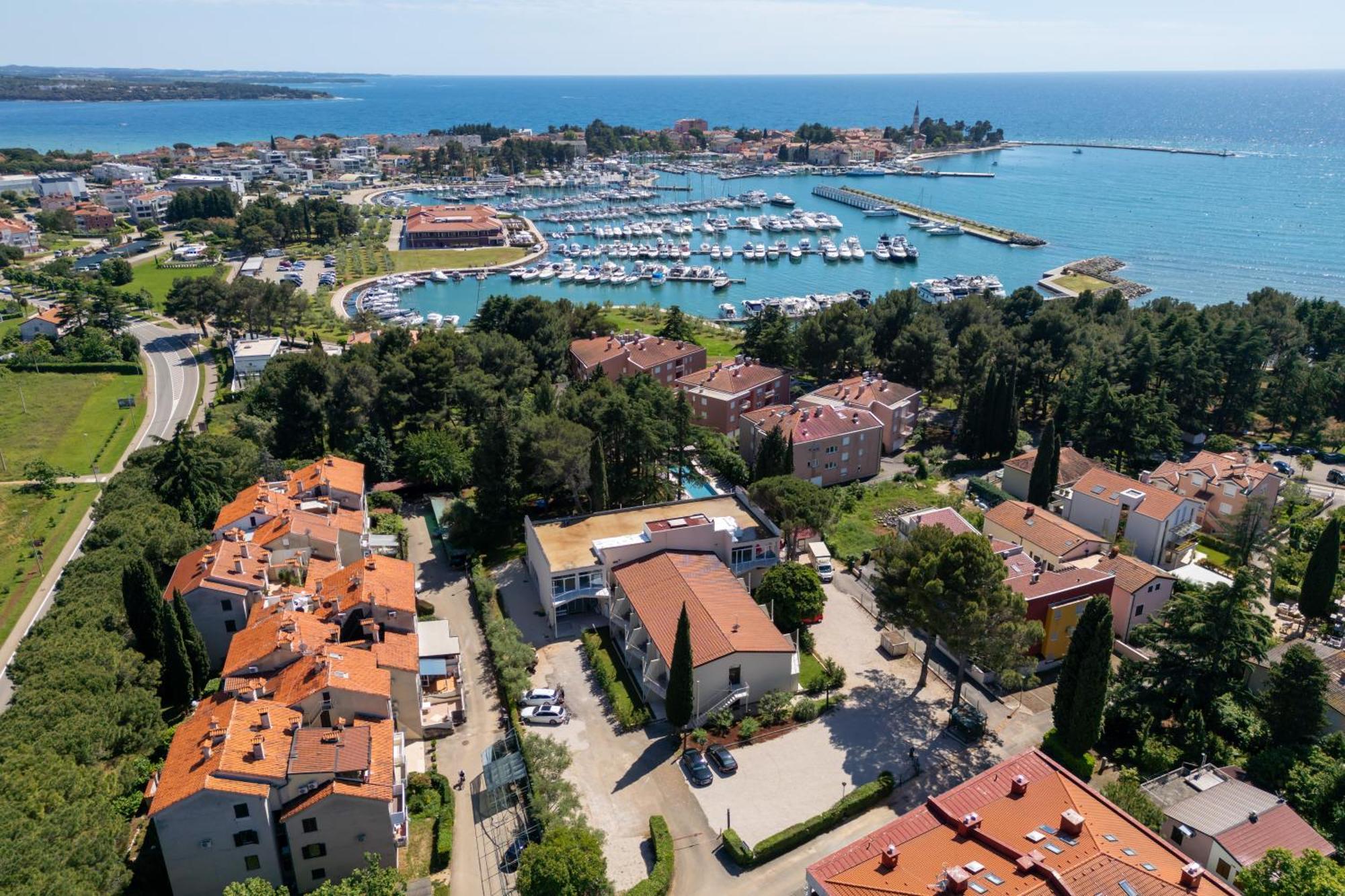 Hotel Emaus Novigrad  Ngoại thất bức ảnh