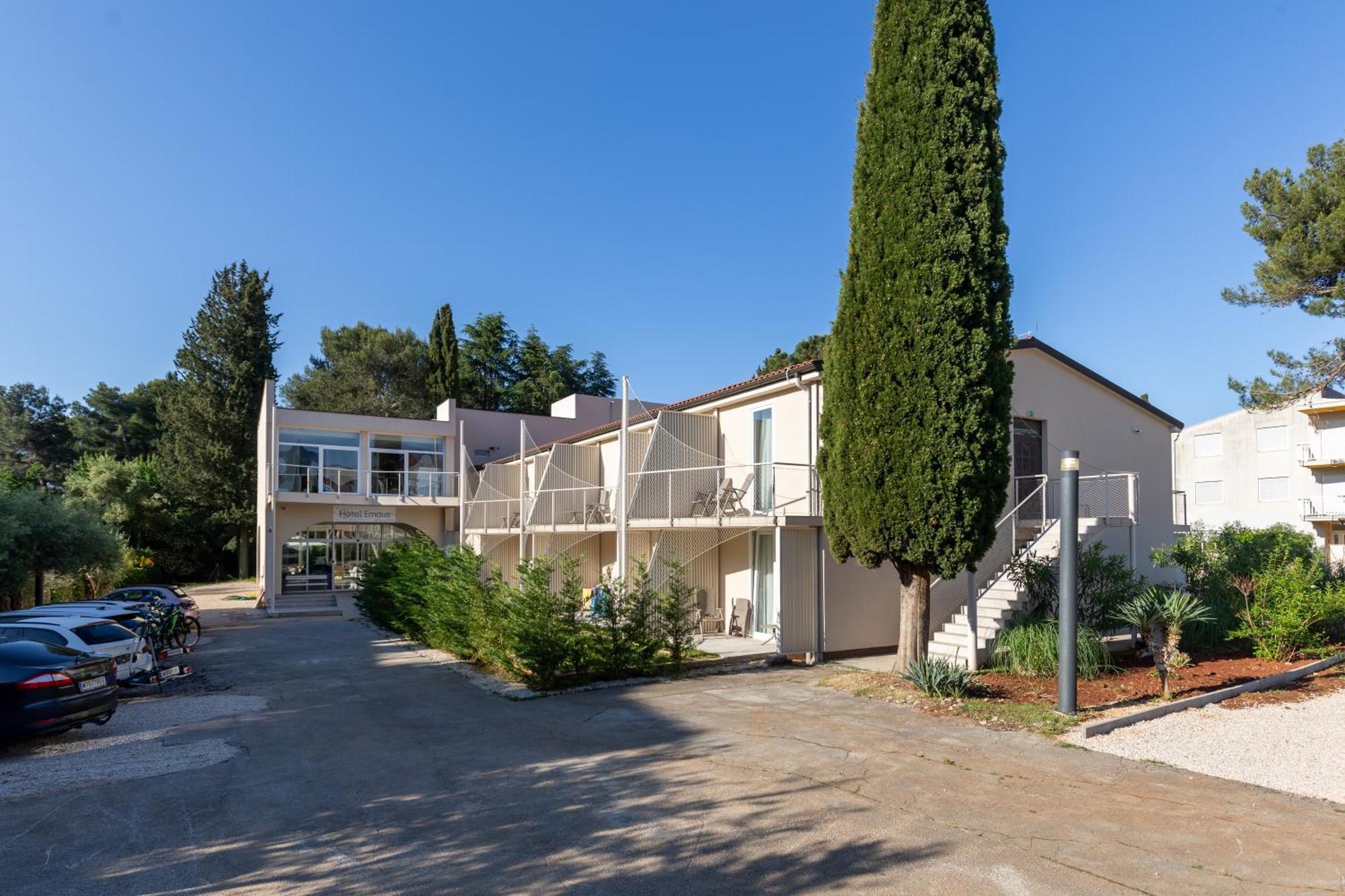 Hotel Emaus Novigrad  Ngoại thất bức ảnh