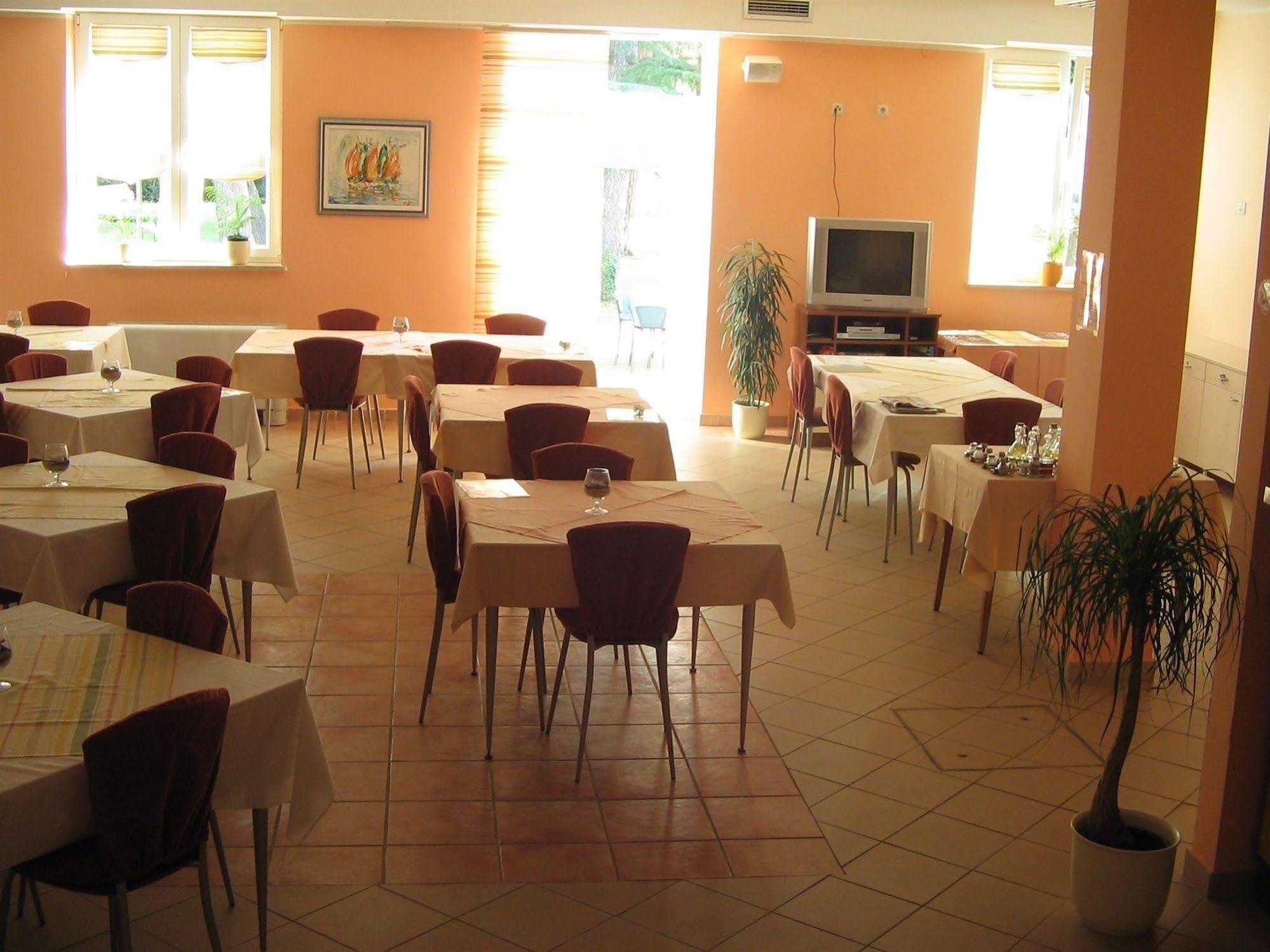 Hotel Emaus Novigrad  Ngoại thất bức ảnh